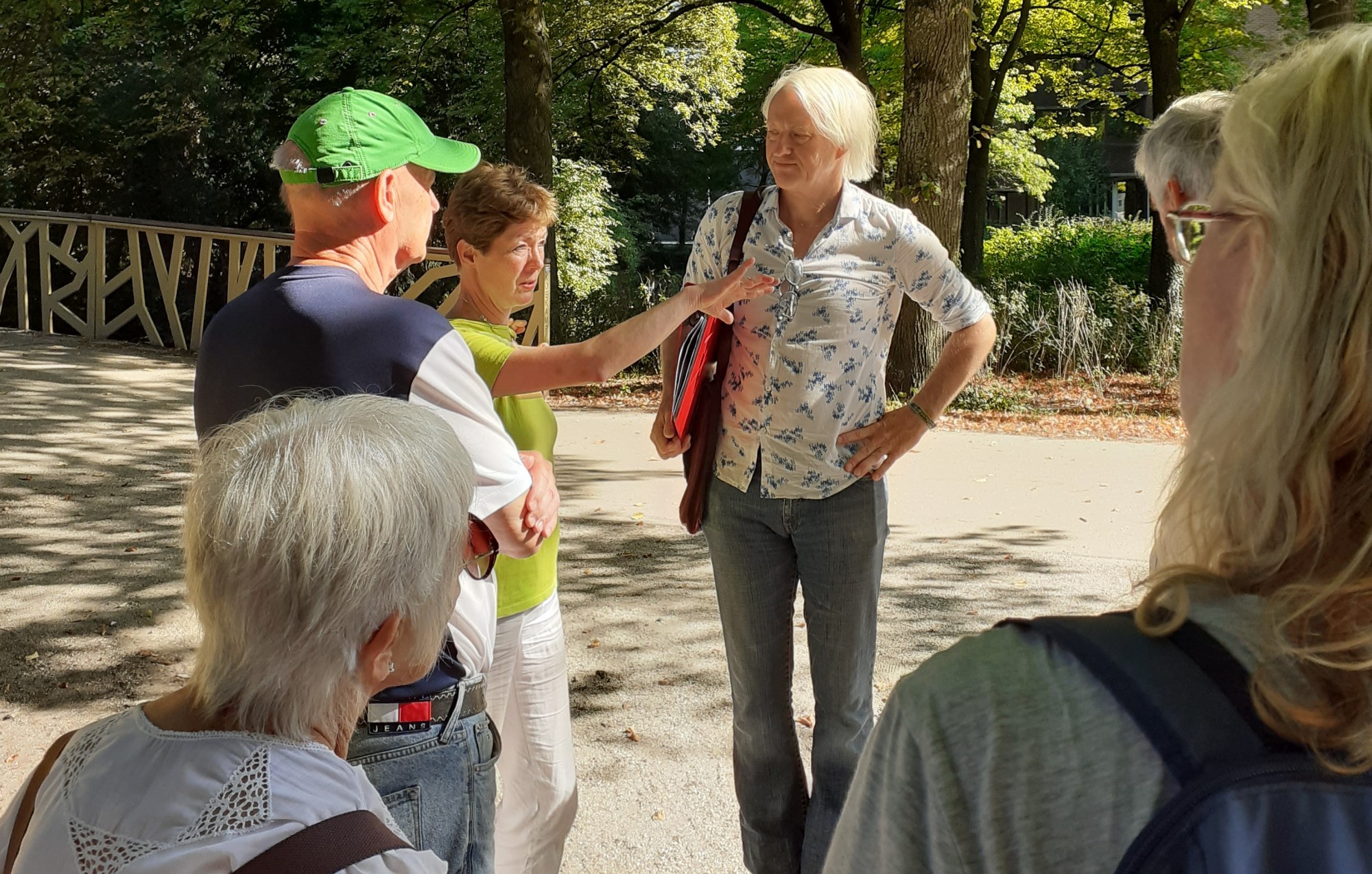 Linda Thorarinsdottir (IVN) en Frank Hendriks (Vrienden) leidden de wandeling